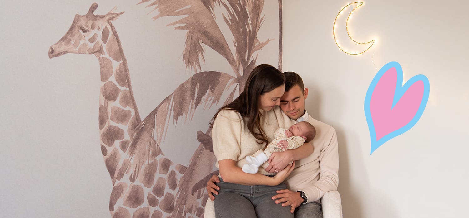 Lifestyle newbornshoot in huiselijke sfeer door FOTOlief – lifestylefotograaf in Barendrecht, ook werkzaam in Rhoon, Poortugaal en Ridderkerk.